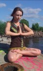 Хороший тренер йоги (Марина Владимировна) - номер телефона на сайте.