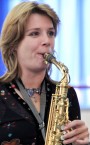 Лучший репетитор по игре на саксофоне - преподаватель Надежда Евгеньевна.