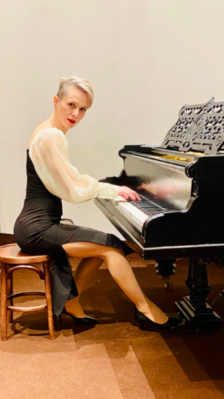 Лучший репетитор по роялю - преподаватель Анастасия Андреевна.