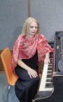 Лучший репетитор по игре на синтезаторе - преподаватель Ольга Борисовна.