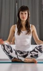 Сильный тренер по йоге (Юлия Игоревна) - недорого для всех категорий учеников.